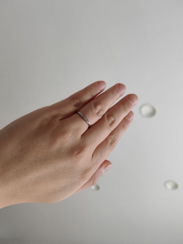 ウェーブの形で指輪も太すぎないのでスマートです。
