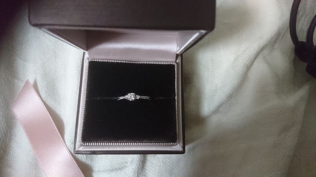 きれいなダイヤの部分が写るようにしました