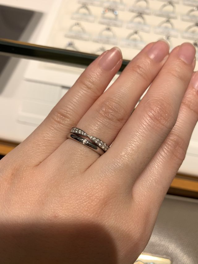 下の一石のリングを結婚指輪として購入しました！