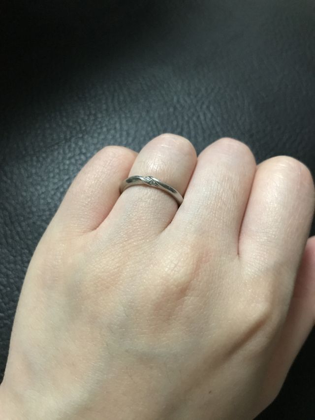 手に馴染み、ガタつかないスルッとしたデザインです。