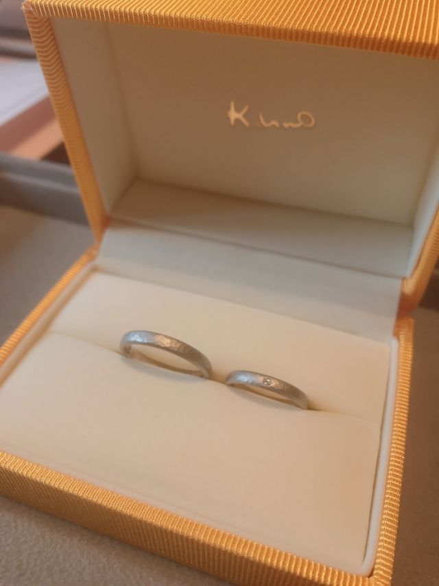 艶消し、小さいカナヅチでトントンして、石も入れてます。