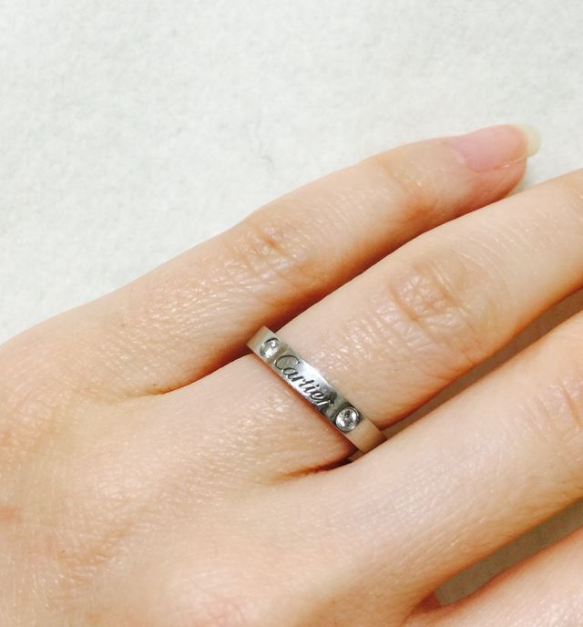 太めのデザインが、指を華奢に見せてくれます。