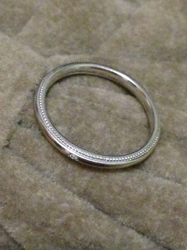 シンプルですが何才になっても着けられるデザインのリングです。