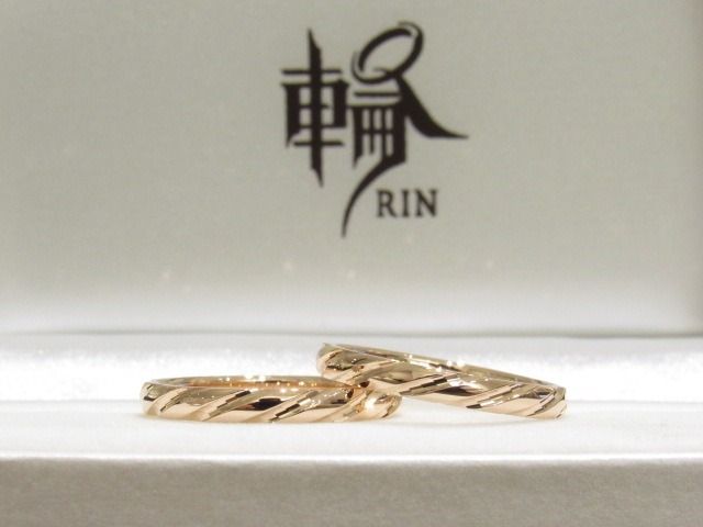 ピンクゴールドのねじり