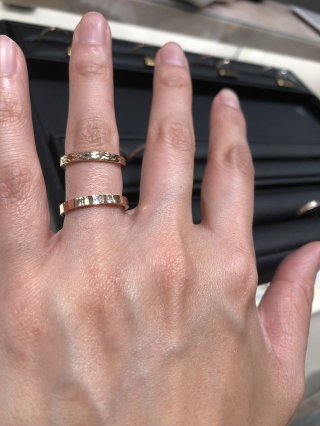 下が新郎サイズ、上が新婦サイズです