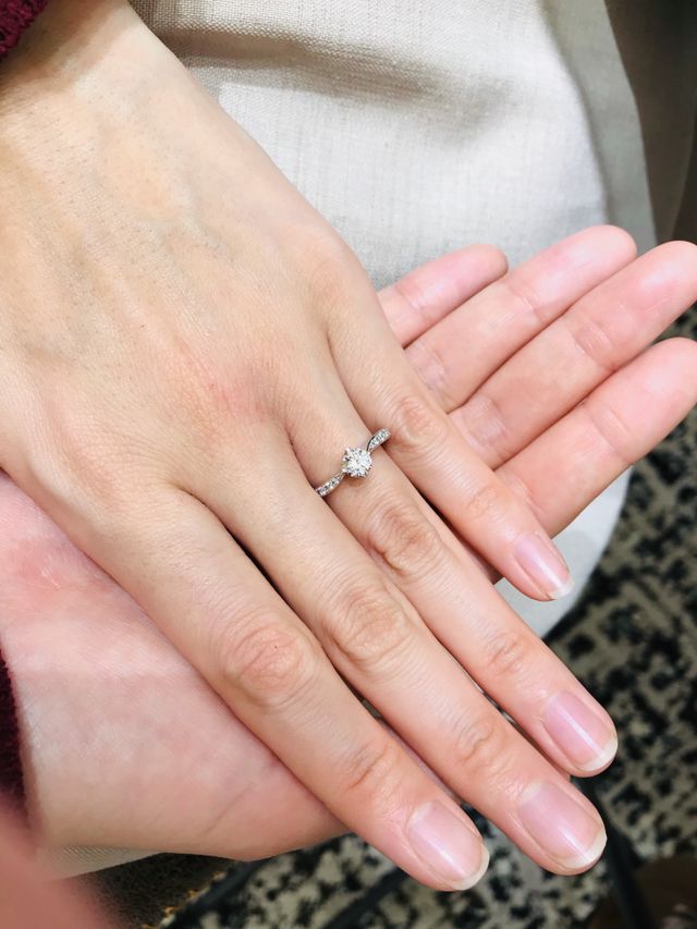 さすがのラザールダイヤモンドの輝き。