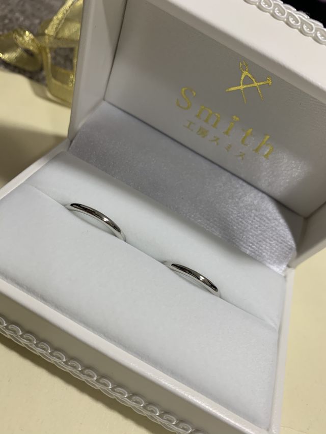 彫金加工で作りました。鏡面加工にイニシャル入りです。