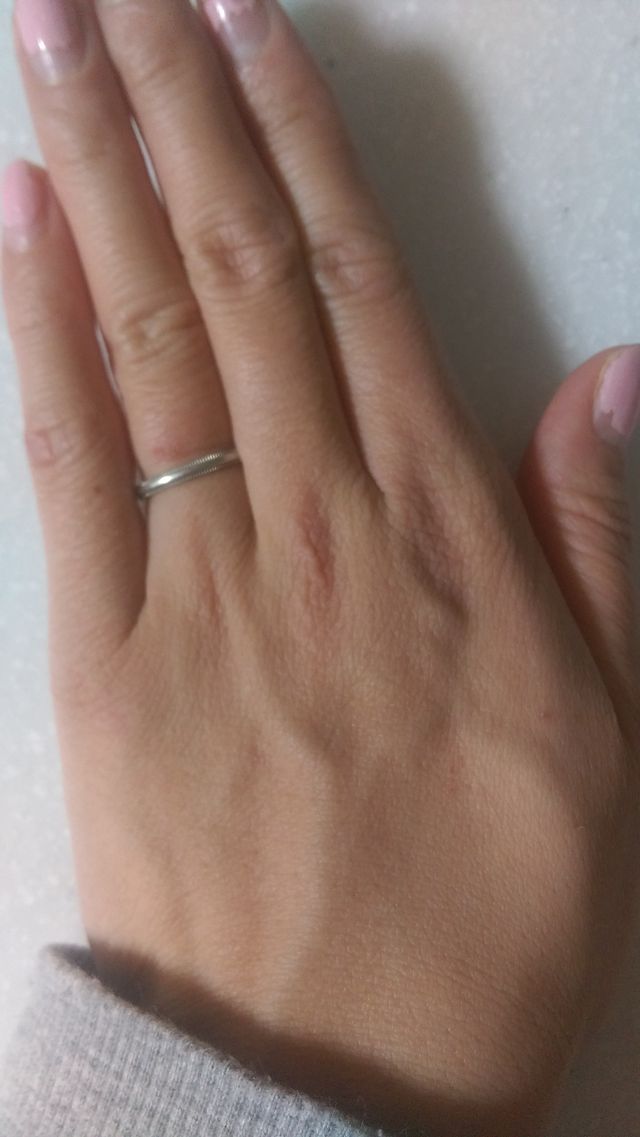 ティファニーのシンプルな指輪です。