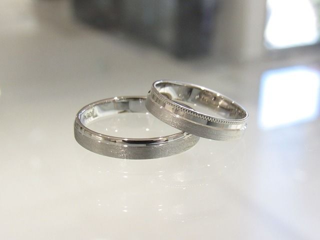 右側(ミル打ちされている方)