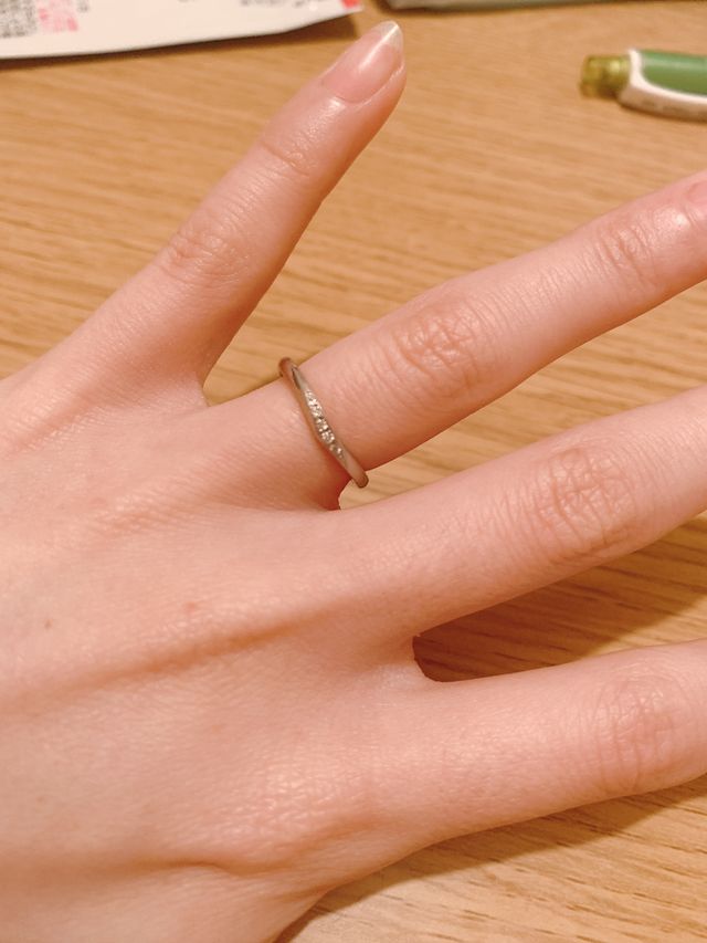 派手すぎないデザインの指輪
