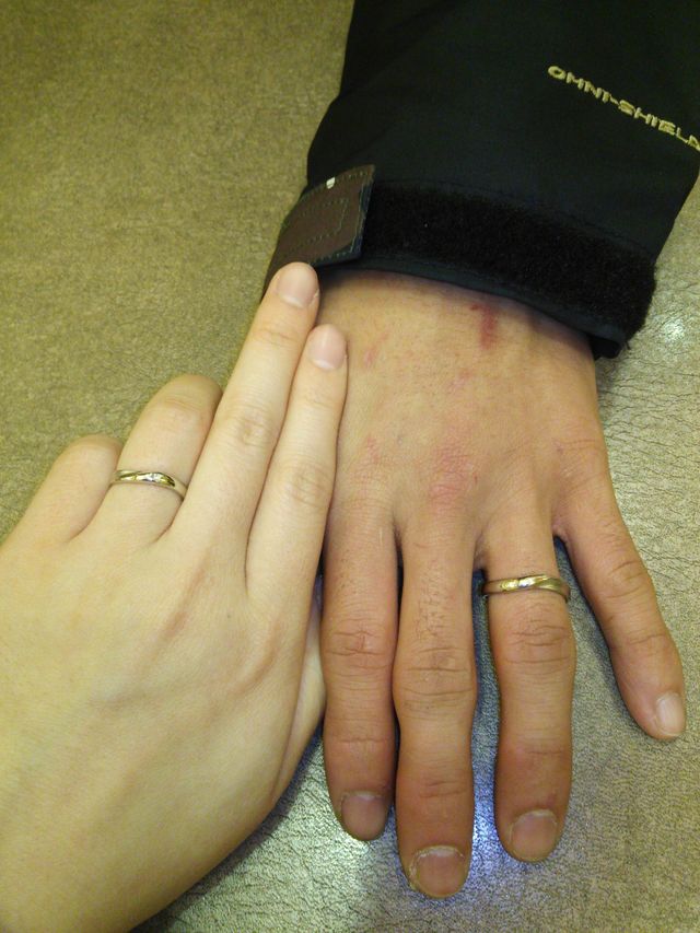 両方ともに艶消しが施されています。