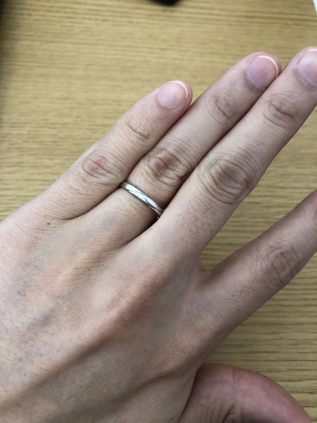 S字フォルムがお気に入りの結婚指輪