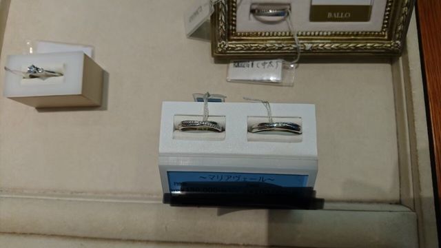 クロスデザインの指輪です