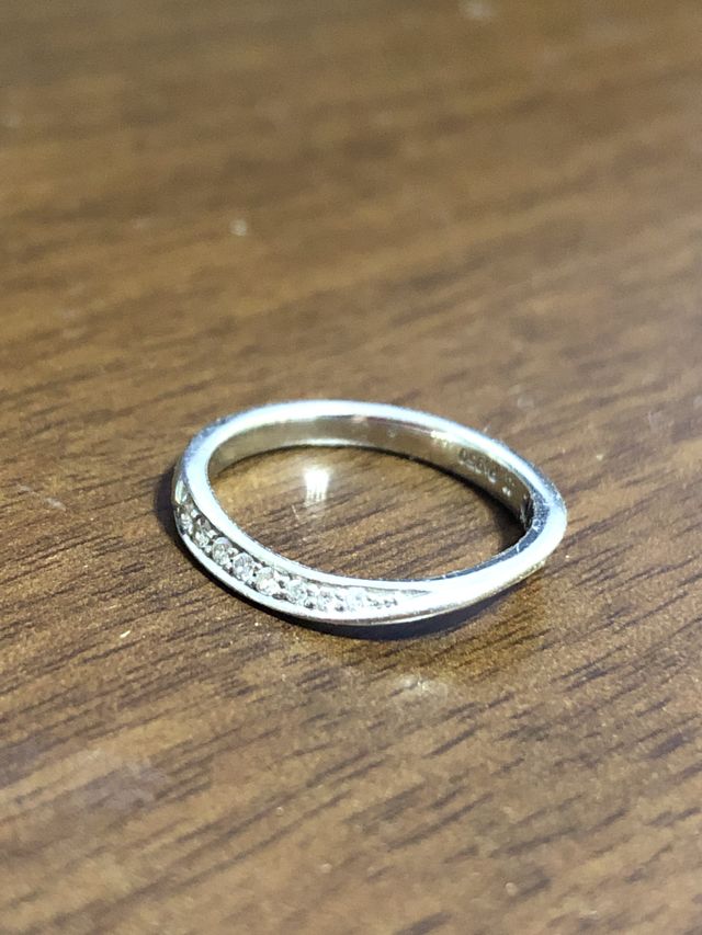 女性用の結婚指輪です。