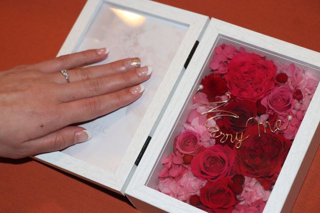 プロポーズの際に付けてもらった時の写真