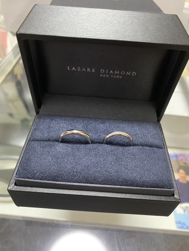 左側が新郎
右側が新婦です。