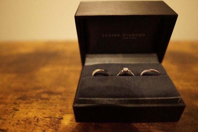 さまざまな角度からダイヤの輝きが楽しめます。