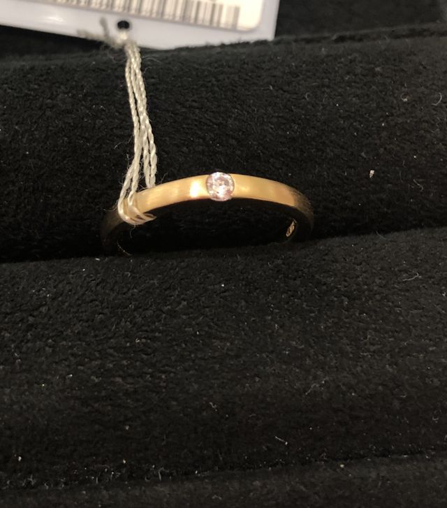 シンプルのなか、ダイヤモンドが大きくて存在感があります！