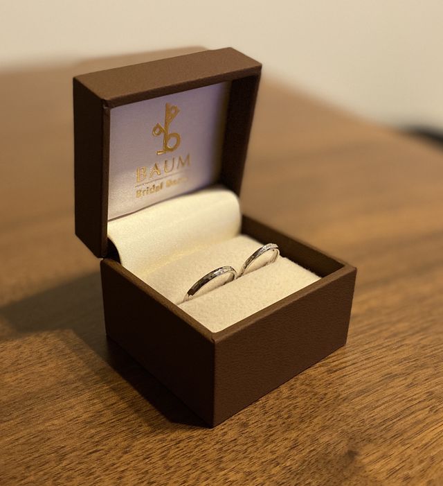 角度によってキラキラしてみえます。とってもお気に入りです。