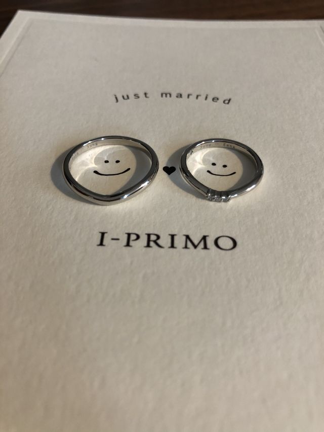 Vカーブとリングの細さが優しいイメージで、気に入っています。