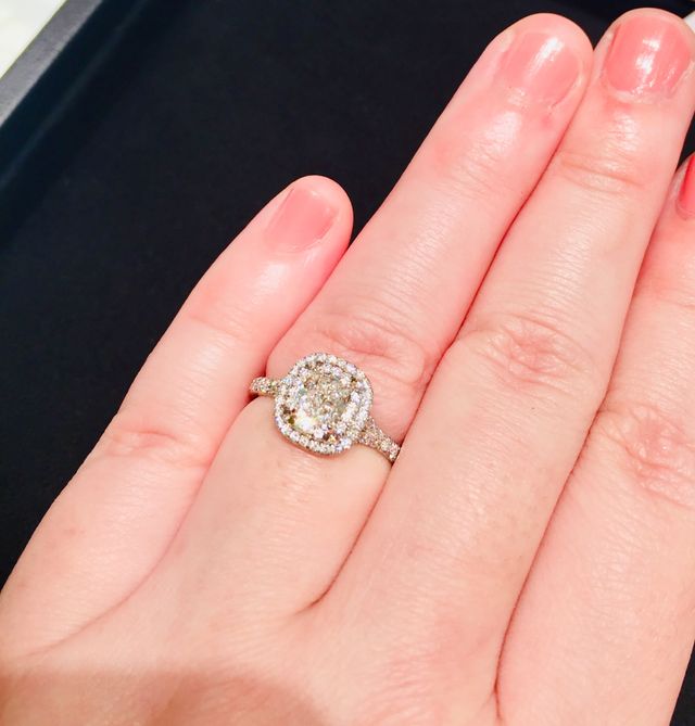 メレダイヤで2重に囲んであります。