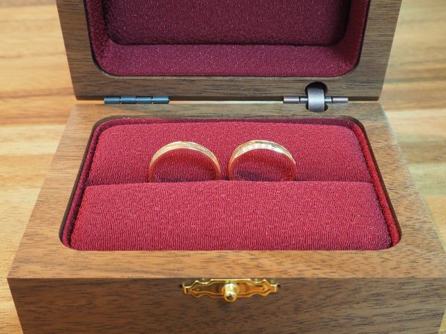 和紙のデザインでダイヤが入っています。