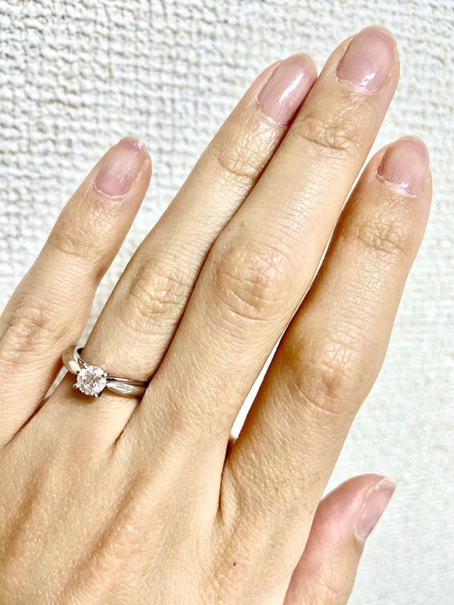 ボヌール・ソリティアというシンプルな一粒ダイヤのリングです。