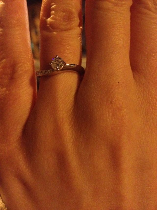 指輪をもらった瞬間に撮った写真です。
