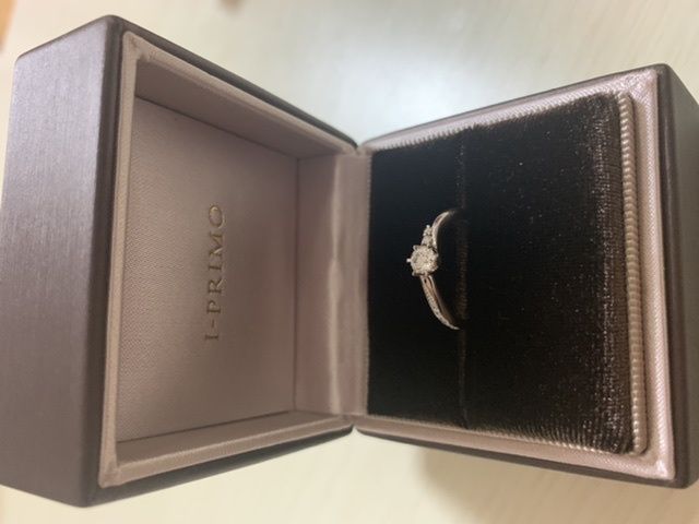 ケースに入れた指輪の写真です