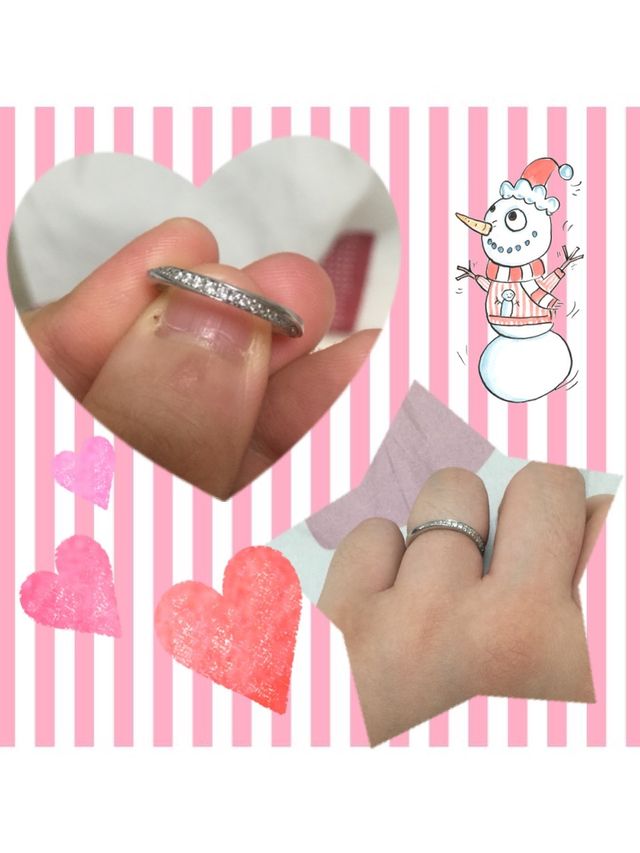 まっすぐな指輪だけどウェーブして見えるデザインの指輪です。