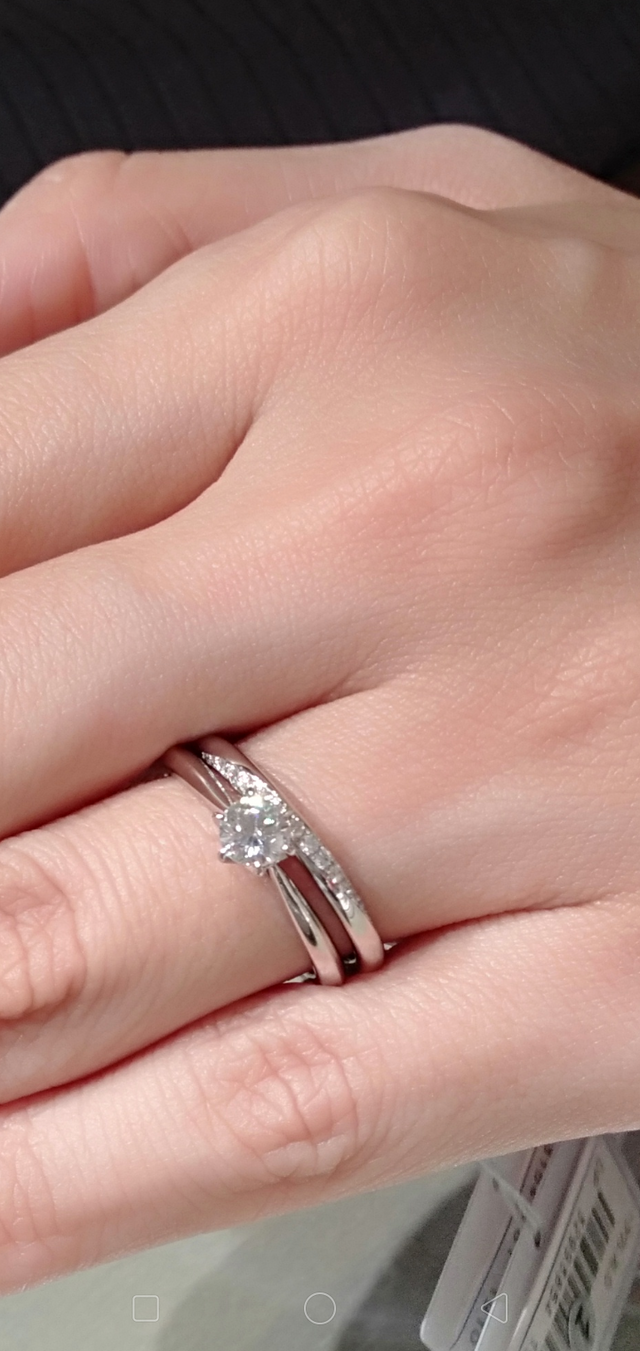 アップです。ダイヤがキラキラしています。