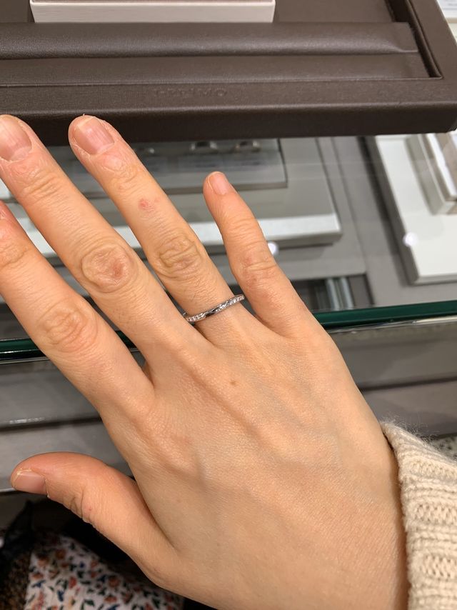 細くて華奢に見えます。
派手すぎず地味すぎず。