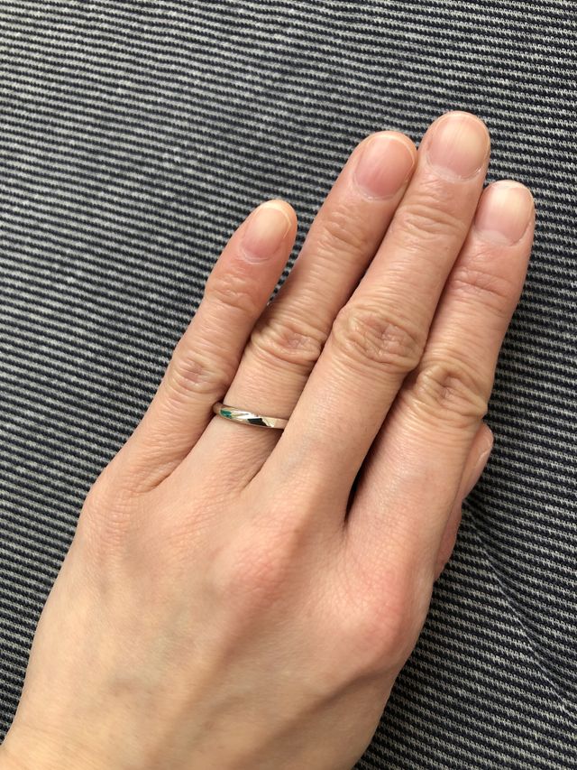 女性用、ダイヤモンドなしの指輪です。