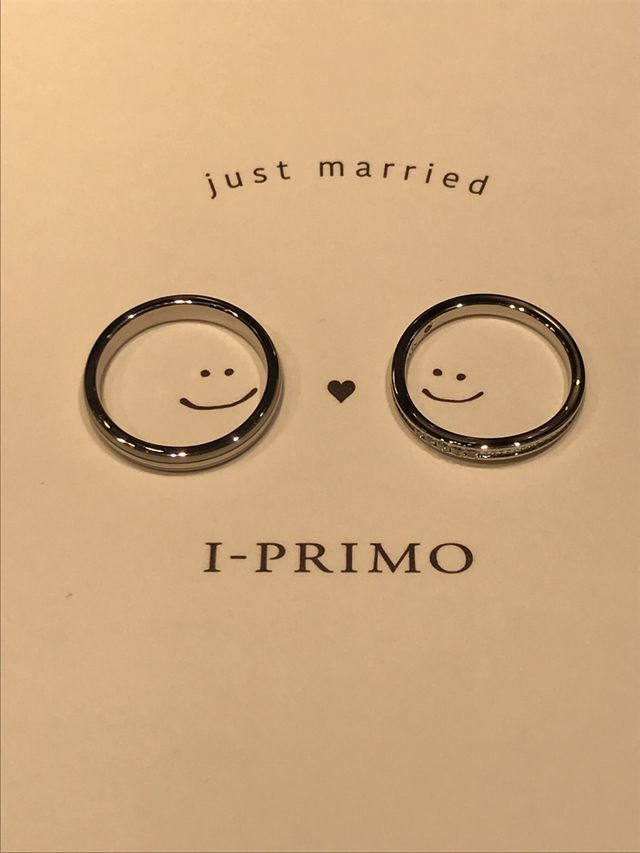 結婚指輪を並べて。