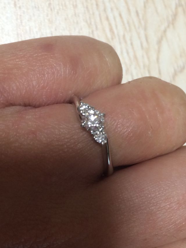 キタルファと言う形のもので、指を綺麗に見せてくれます。