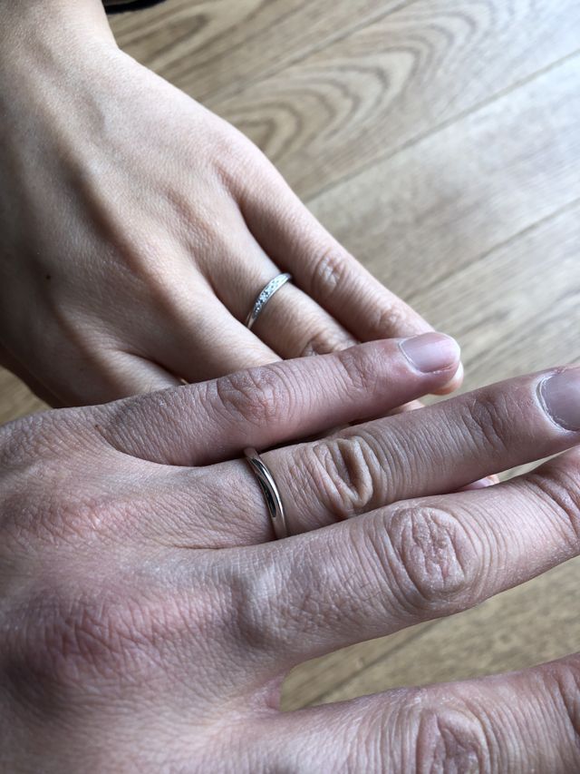 10年の記念で奥さんの指輪とペアにしました。