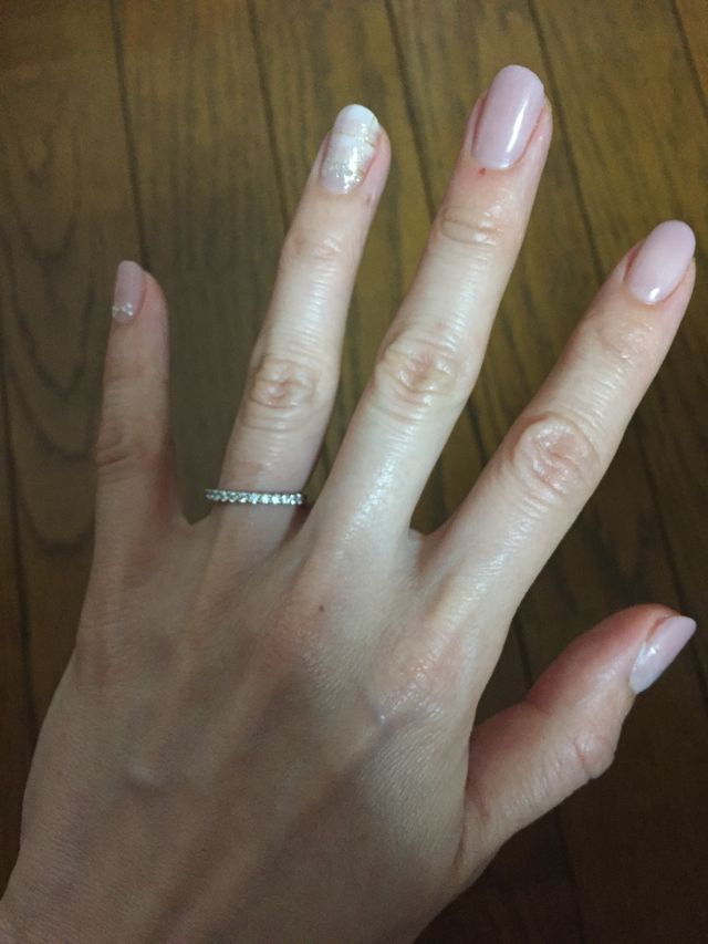 細身のハーフエタニティです。