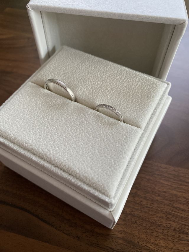 小さなダイヤモンドがしっかり主張しててとても可愛いです。