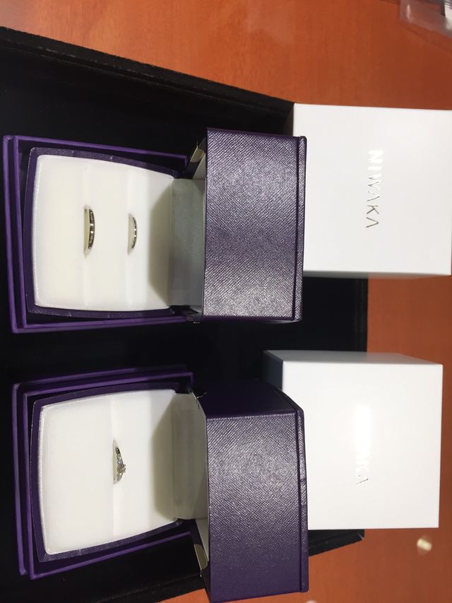 婚約指輪はインターネットで一目惚れして購入しました。