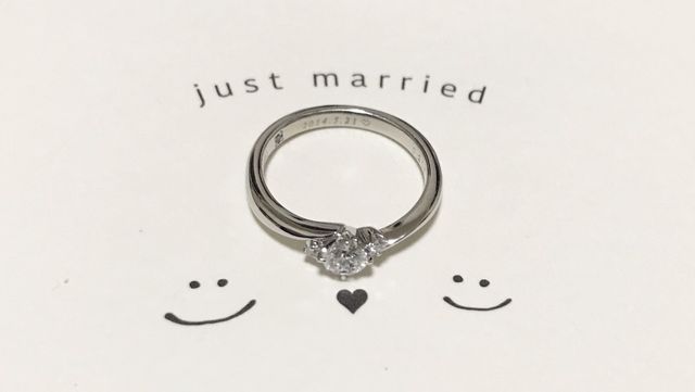 アイプリモでもらった記念写真用の紙に置いたものです。