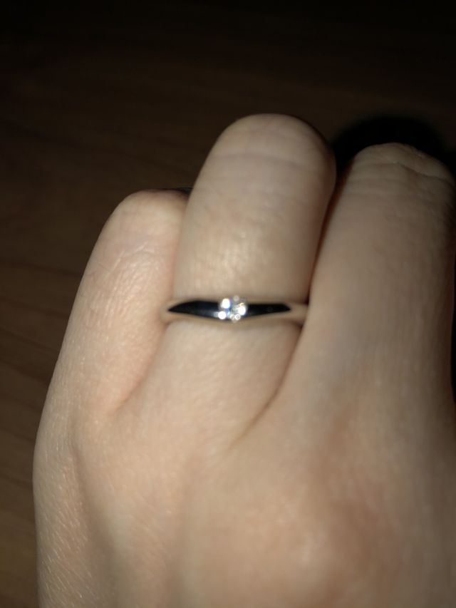 女性用には中央にダイヤが入っています。