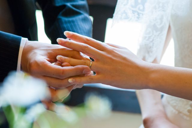 打ち目が入った細身のプラチナの指輪