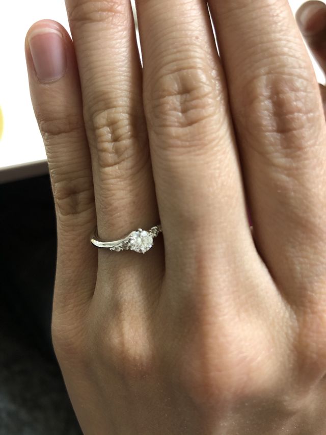 サイズは5号です。
とてもきれいです。