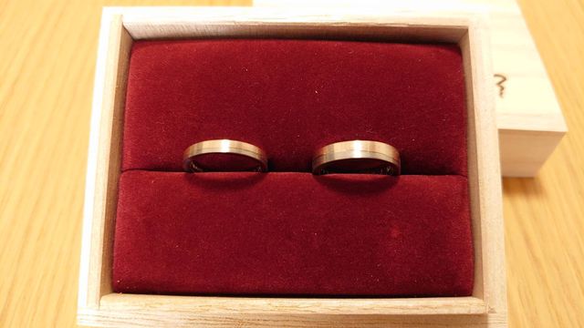 木の箱に入れてもらいました。女性用は少し幅を狭くしました。