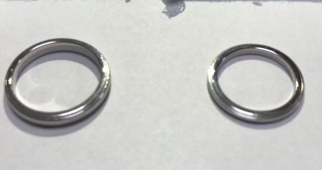 ティファニーのリングです。