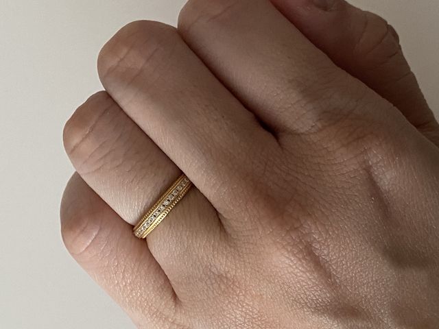 小さなダイヤで上品です。