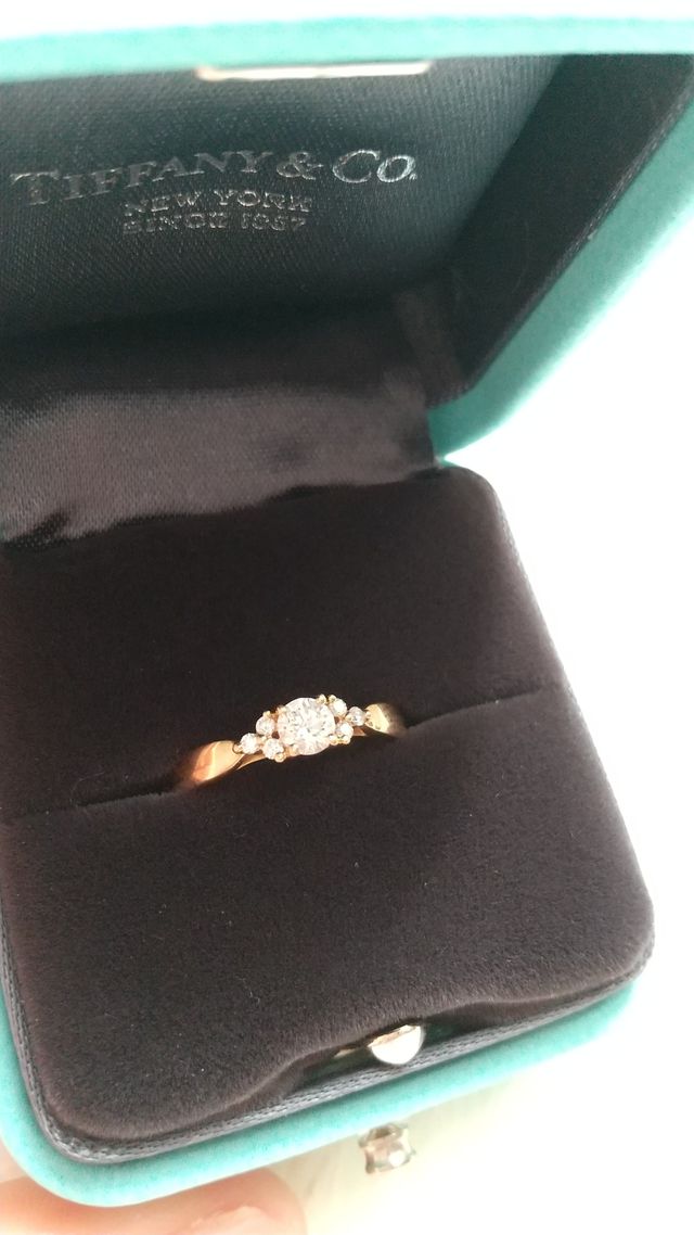 ゴールドのかわいい指輪です。