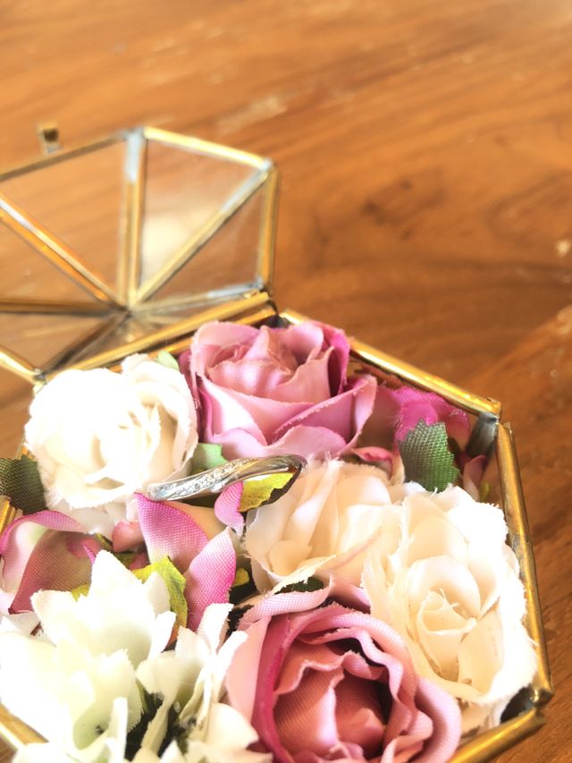 結婚式の時のリングピローと共に