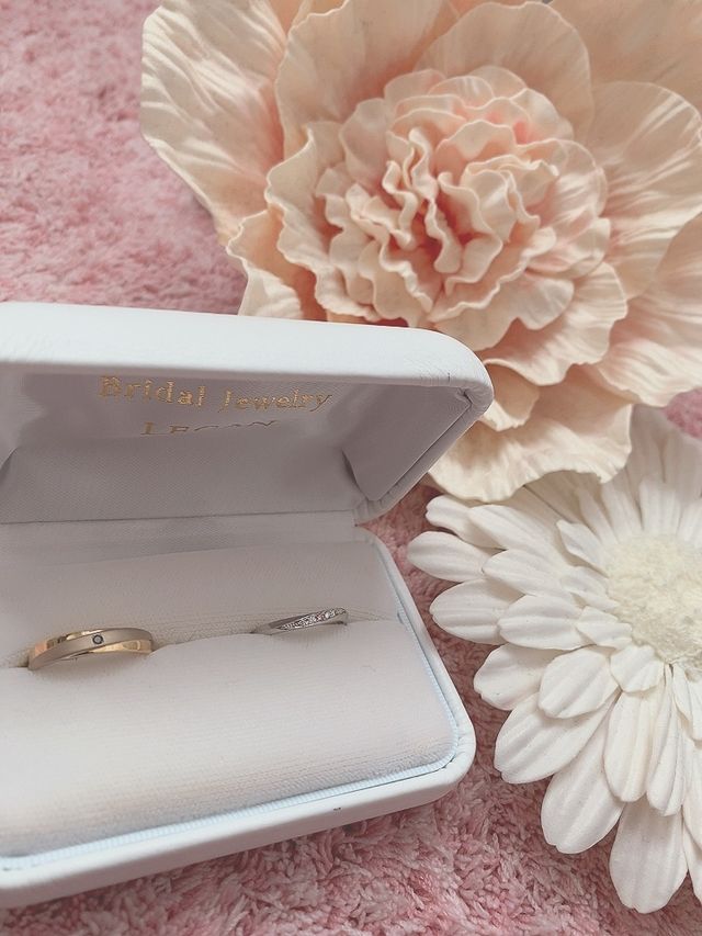 左が旦那さんの、右が私の指輪です。