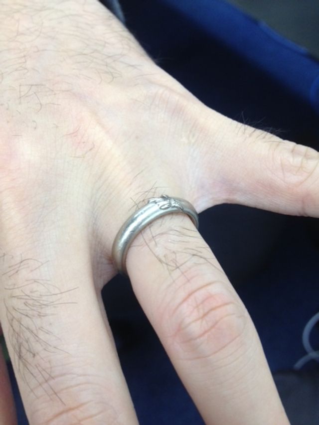 指輪をはめたバージョンです。
